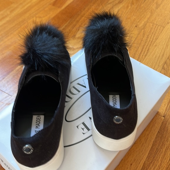 NWOT Steve Madden black platform slip on sneakers w faux fur detail - Picture 4 of 6